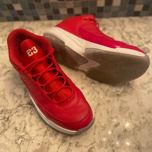 jordan max aura 3 university red